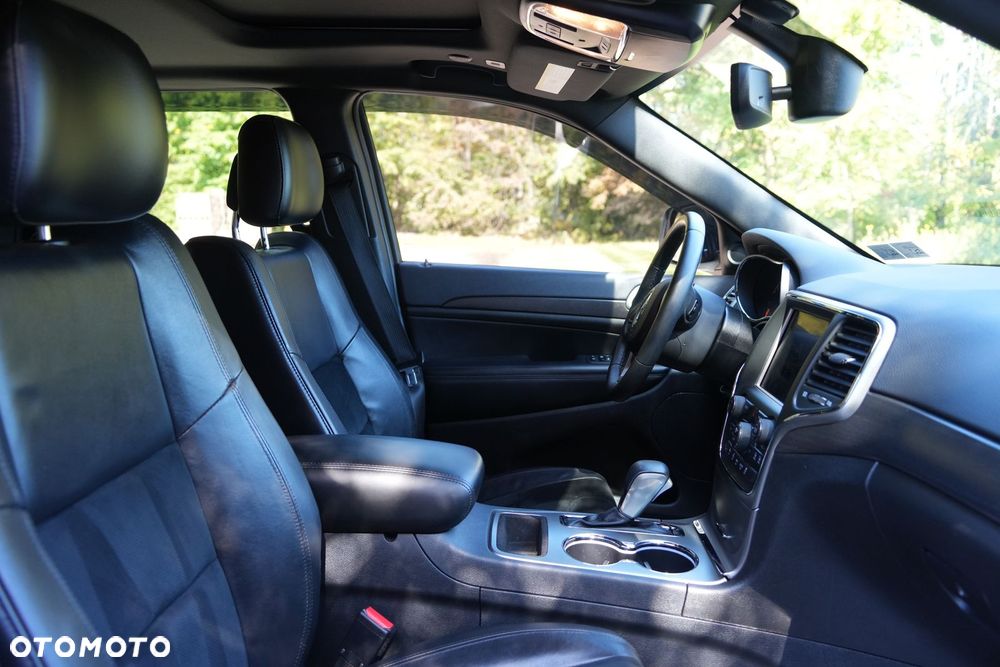 Jeep Grand Cherokee - 24