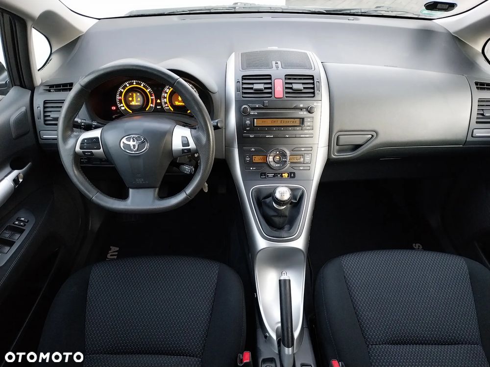Toyota Auris 1.6 Executive - 6