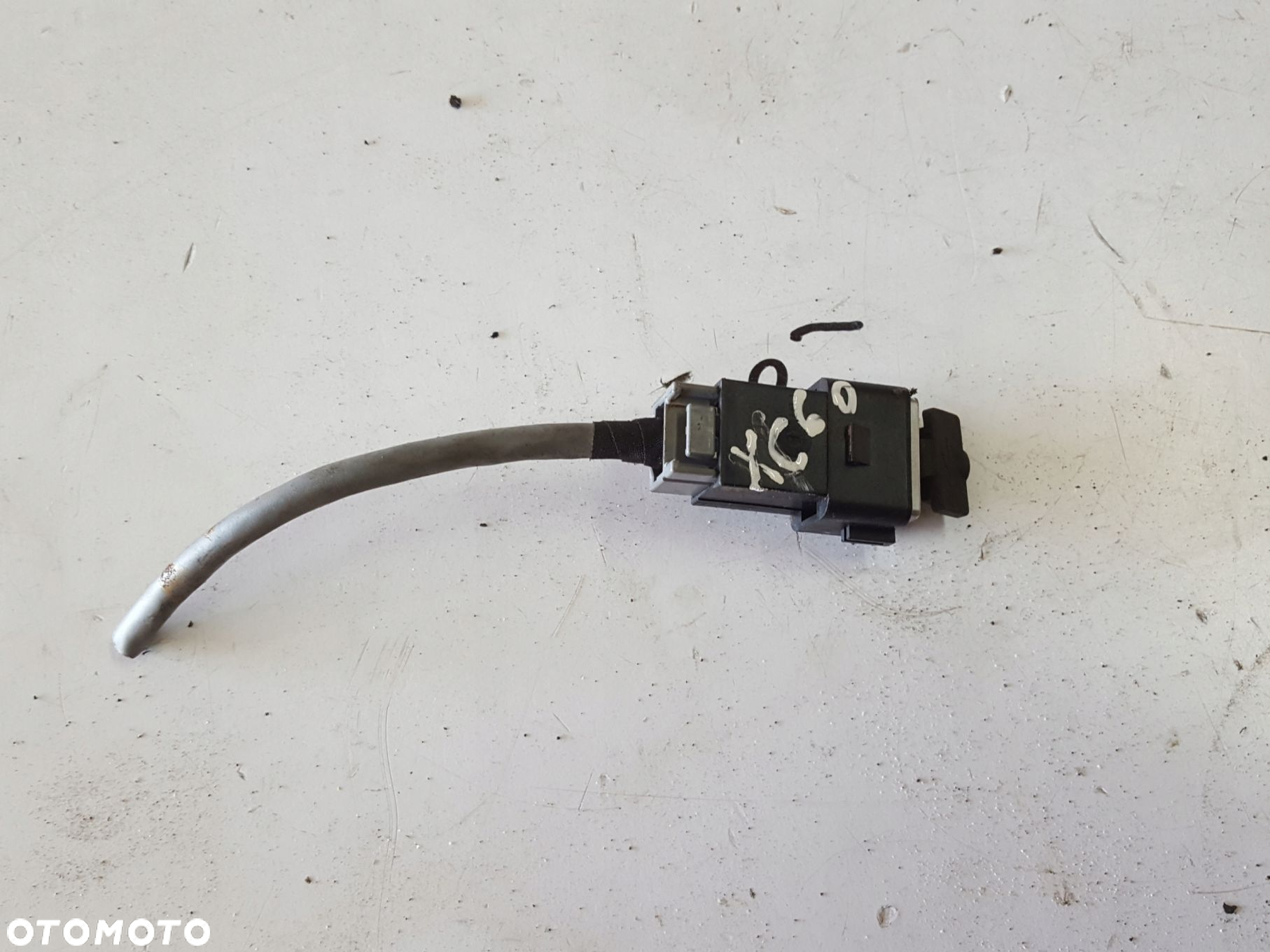 VOLVO XC60 I 08-13r GNIAZDO ŁĄCZE USB - 3