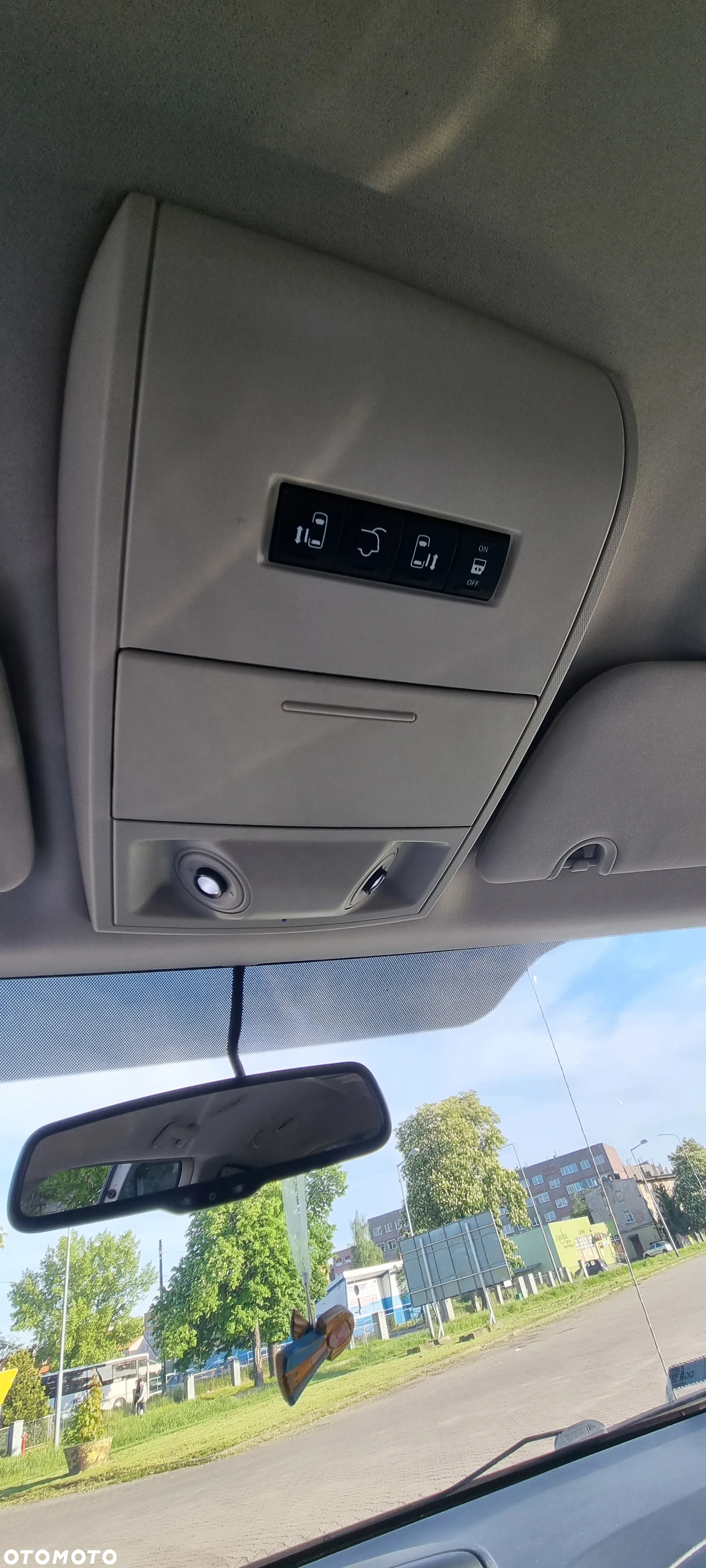 Chrysler Town & Country 3.6 Limited - 18