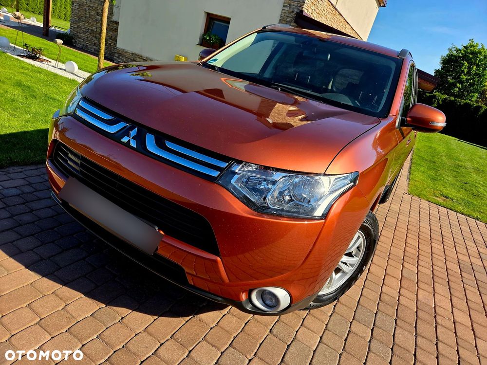 Mitsubishi Outlander - 1