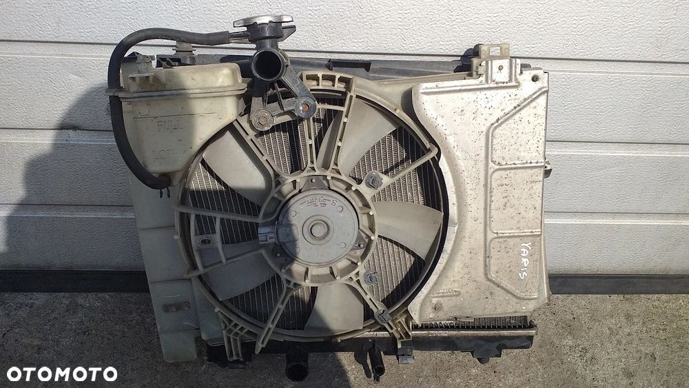 Wentylator chłodnicy Toyota Yaris II 1.3 VVTi benzyna - 1