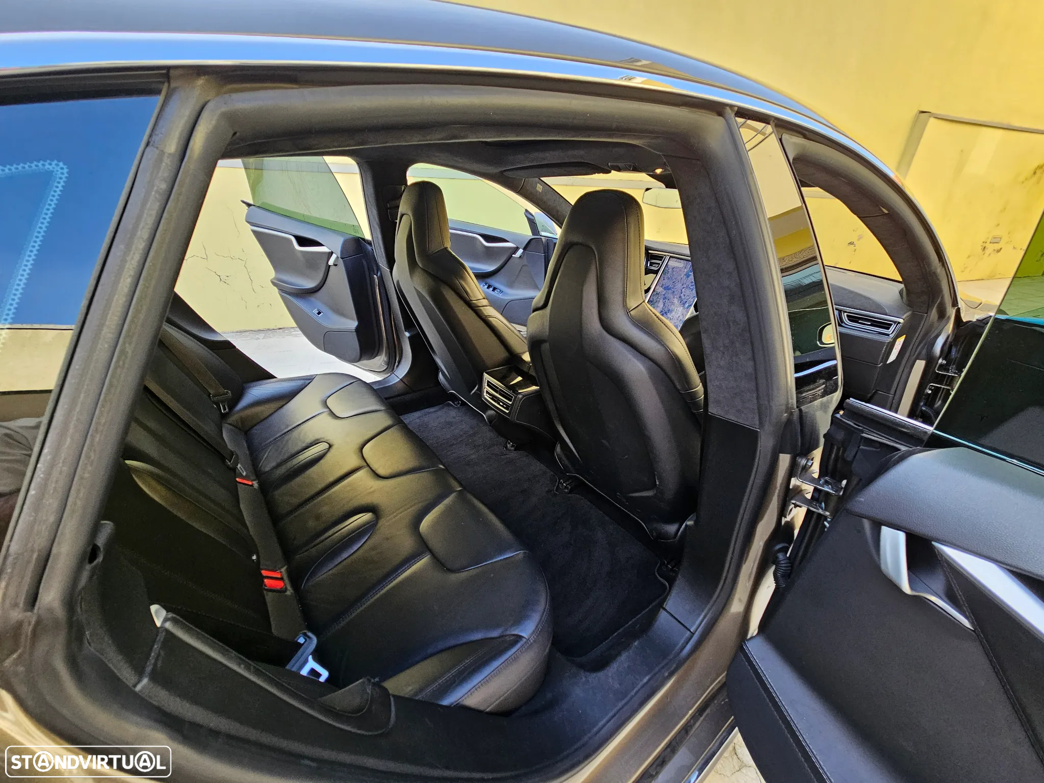 Tesla Model S - 10