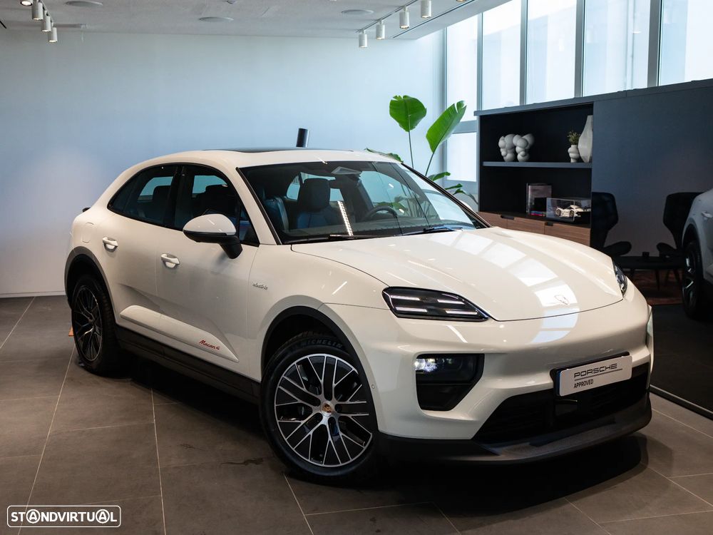 Porsche Macan Electric 4 - 6
