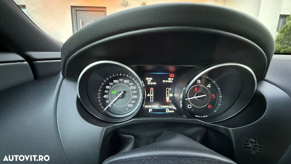 Jaguar XE 2.0 Portfolio - 27