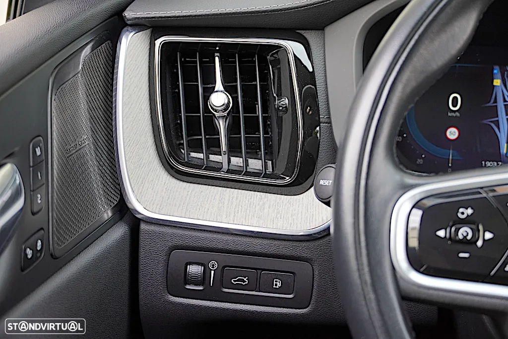 Volvo XC 60 2.0 T6 PHEV Inscription AWD - 38