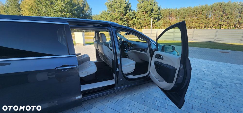 Chrysler Pacifica - 10