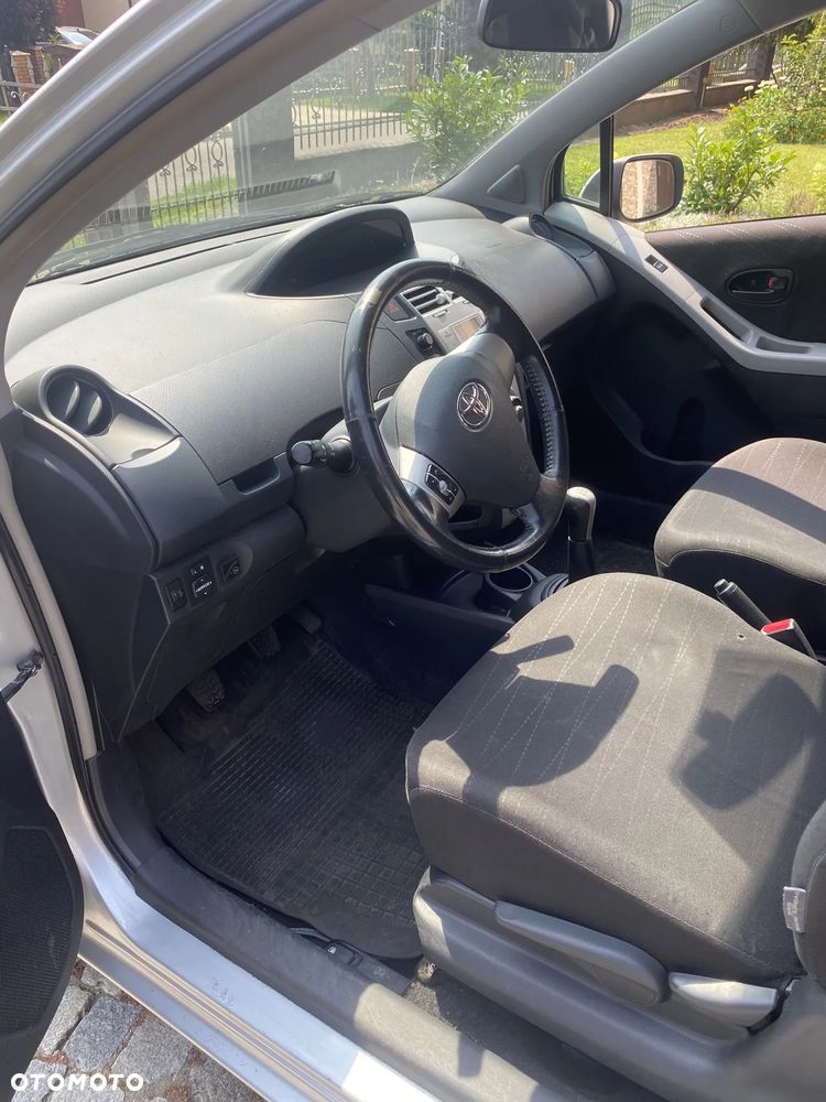 Toyota Yaris 1.0 VVT-i - 12
