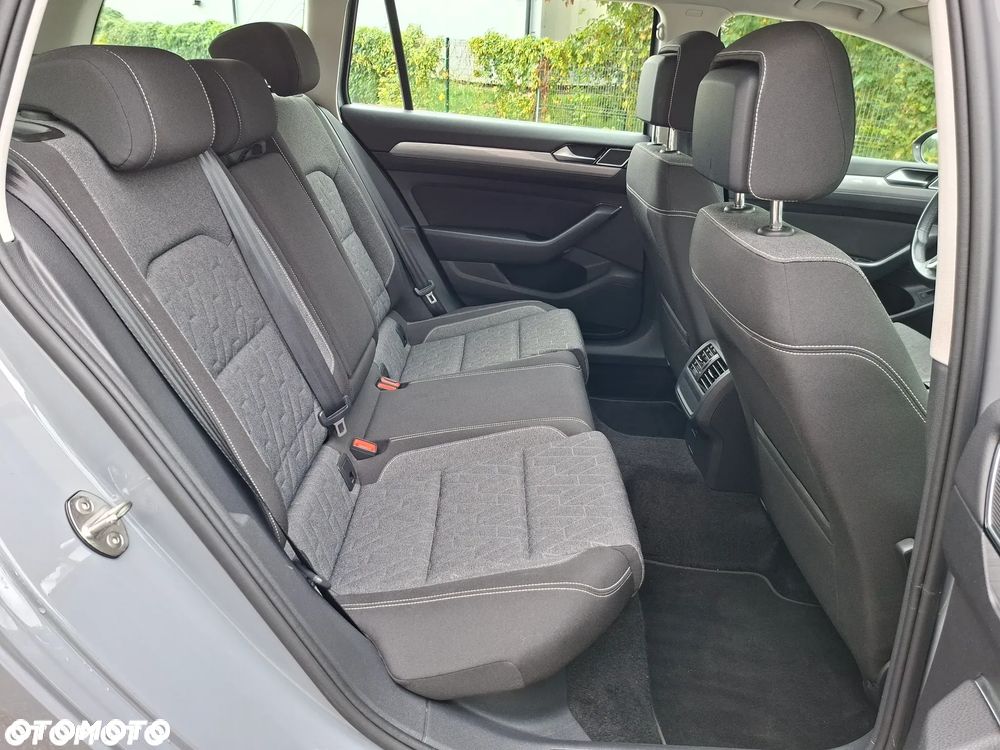 Volkswagen Passat - 17