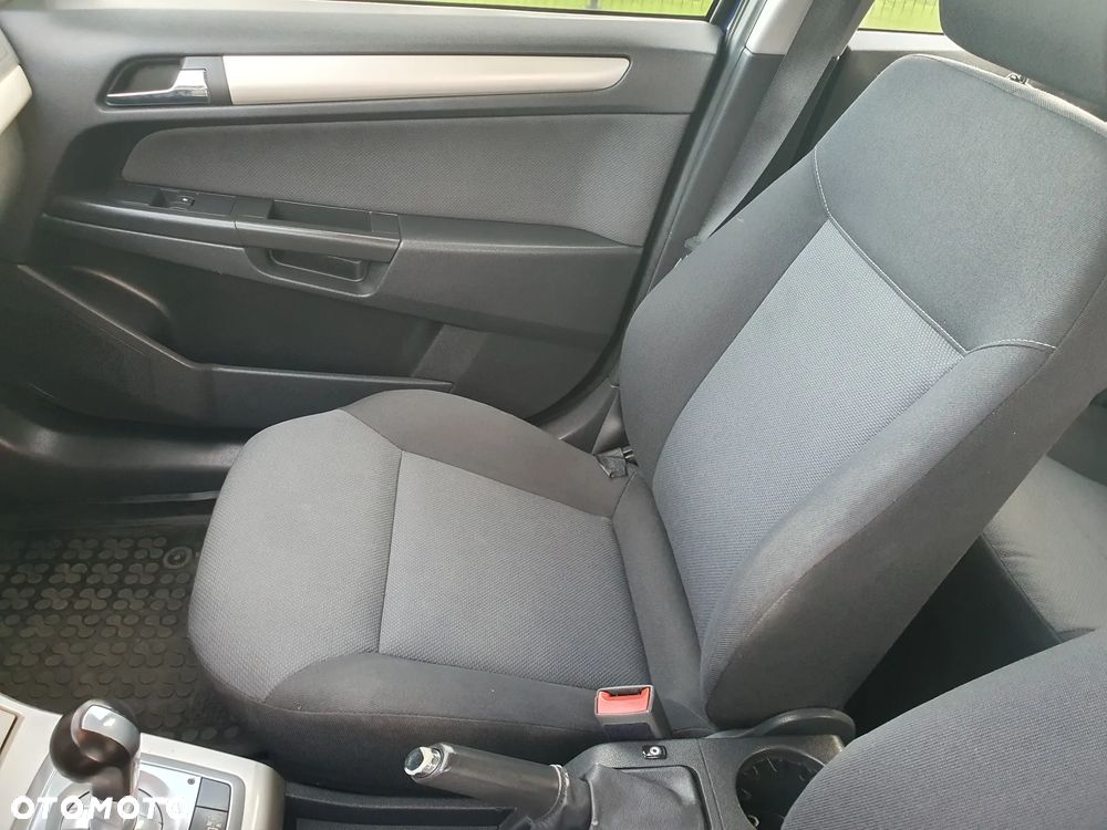 Opel Astra 1.6 Essentia - 18