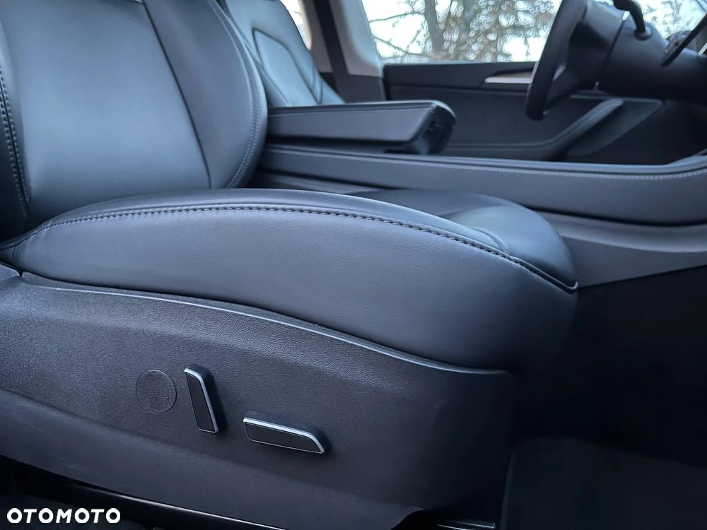 Tesla Y Long Range Dual Motor AWD - 22