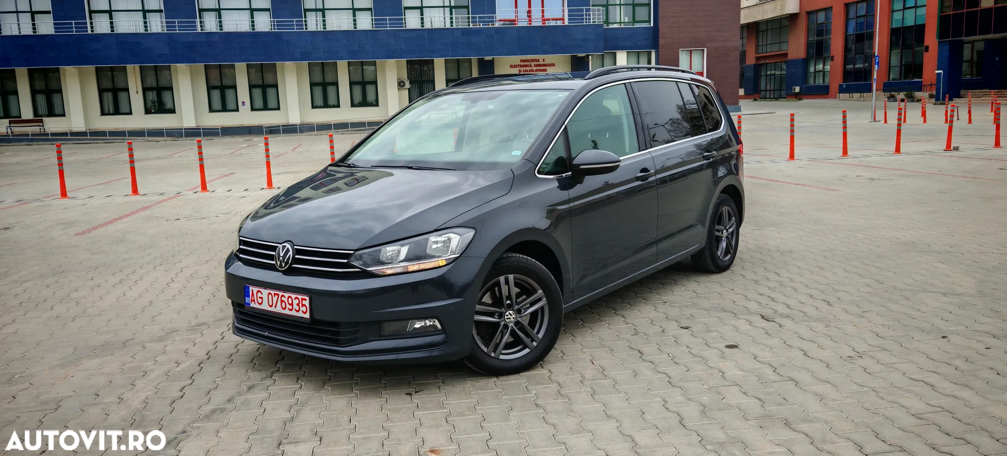Volkswagen Touran 2.0 TDI DSG Comfortline - 6