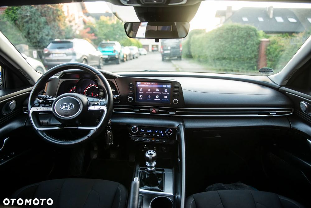 Hyundai Elantra 1.6 Executive - 31