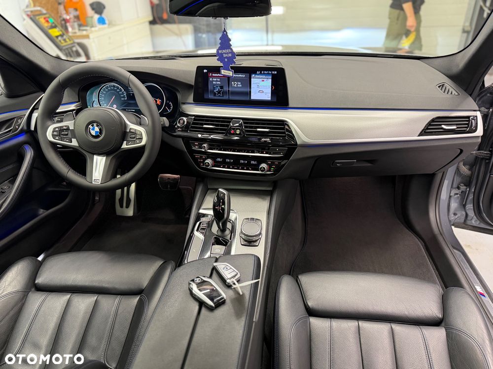 BMW Seria 5 520d M Sport Edition - 16