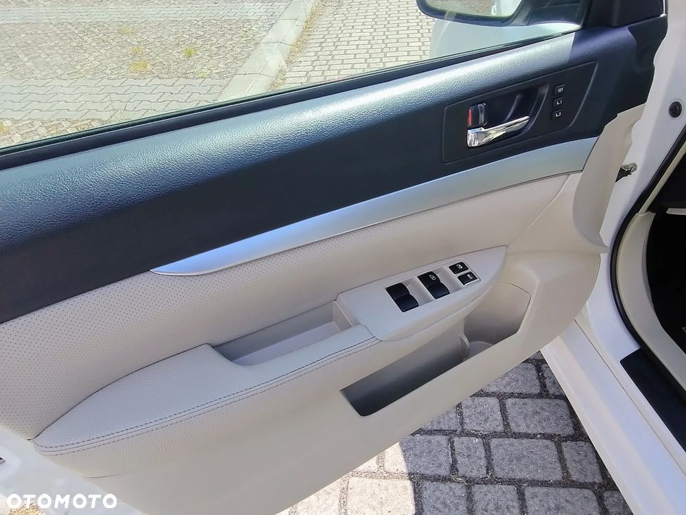 Subaru Legacy 2.5i Comfort Navi - 11