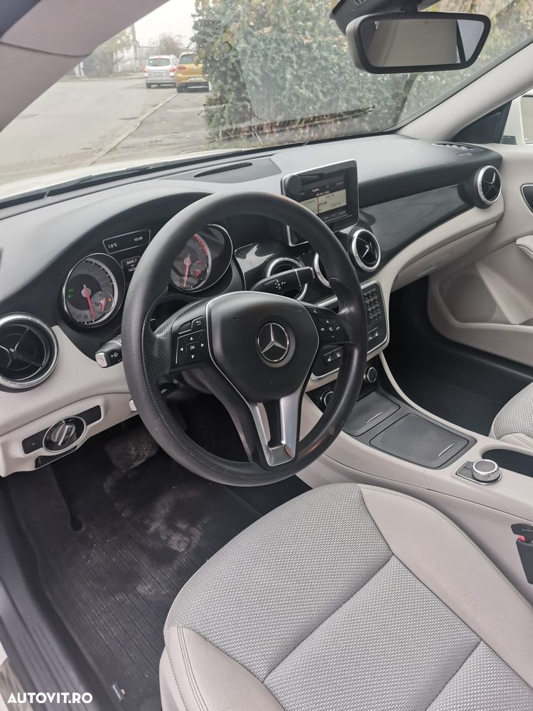 Mercedes-Benz CLA 180 - 9