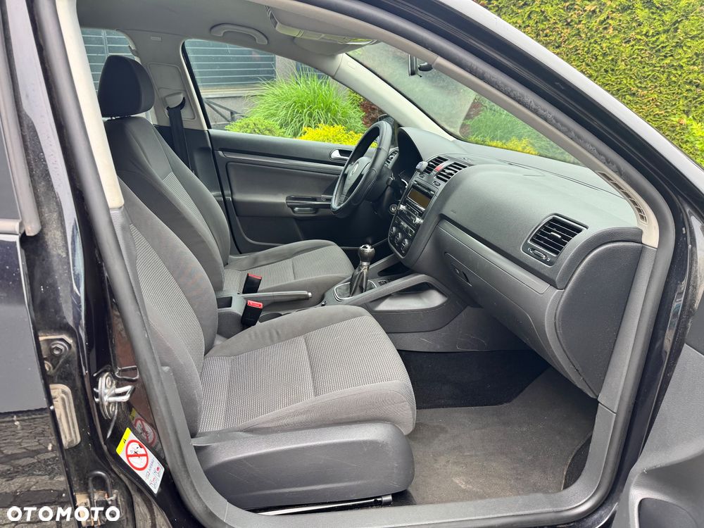 Volkswagen Golf - 33
