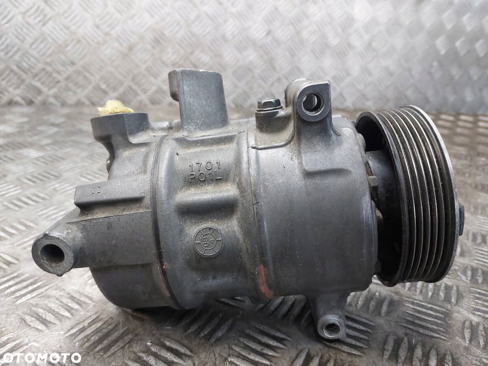 SPRĘŻARKA KOMPRESOR KLIMATYZACJI  VOLKSWAGEN GOLF V 1.9 TDI - 4