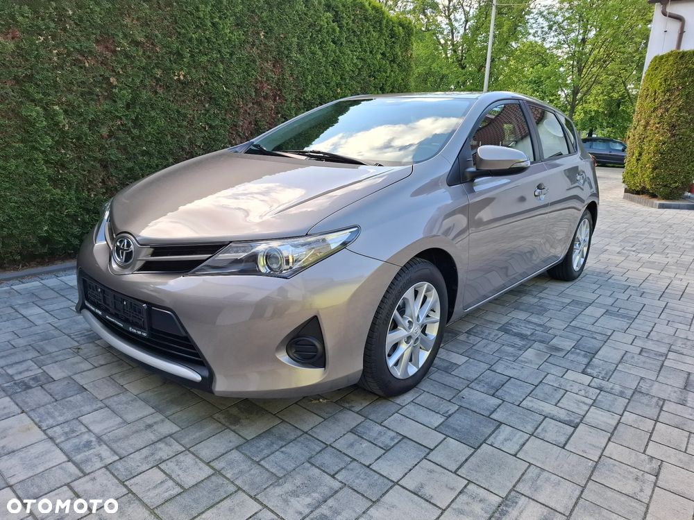 Toyota Auris - 1