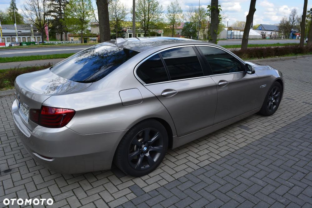 BMW Seria 5 528i xDrive Luxury Line - 34