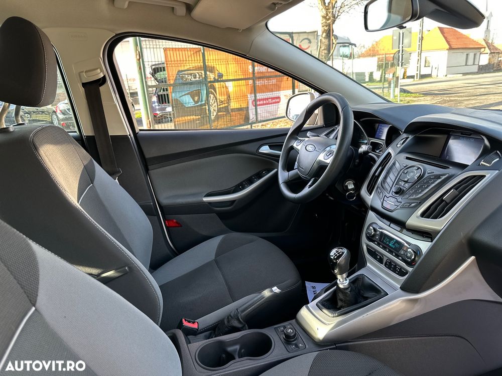 Ford Focus 1.6 TDCi DPF Champions Edition - 9