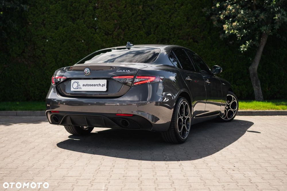 Alfa Romeo Giulia - 5