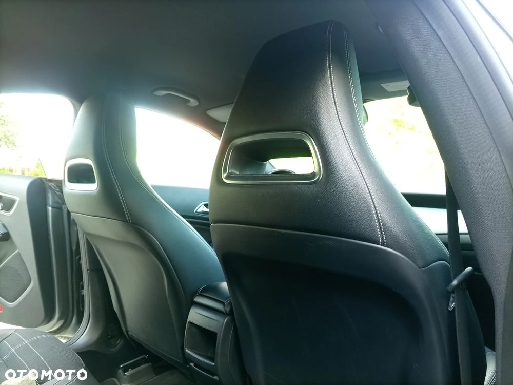 Mercedes-Benz CLA 180 AMG Line - 15
