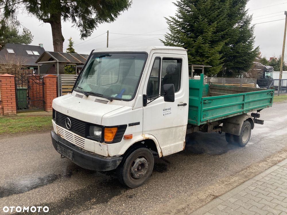 Mercedes-Benz 410 - 1