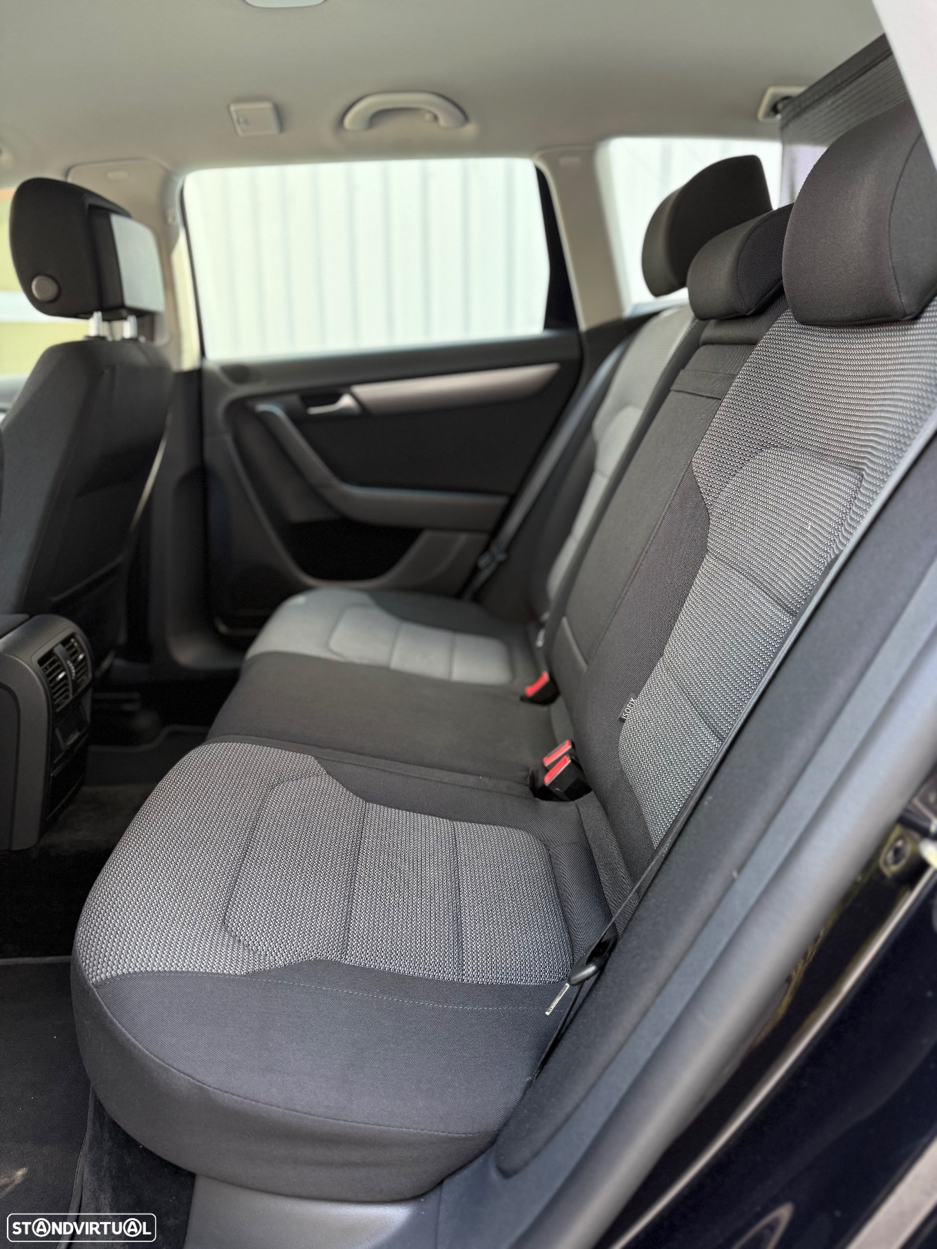 VW Passat Variant 1.6 TDI Confortline Navig - 6