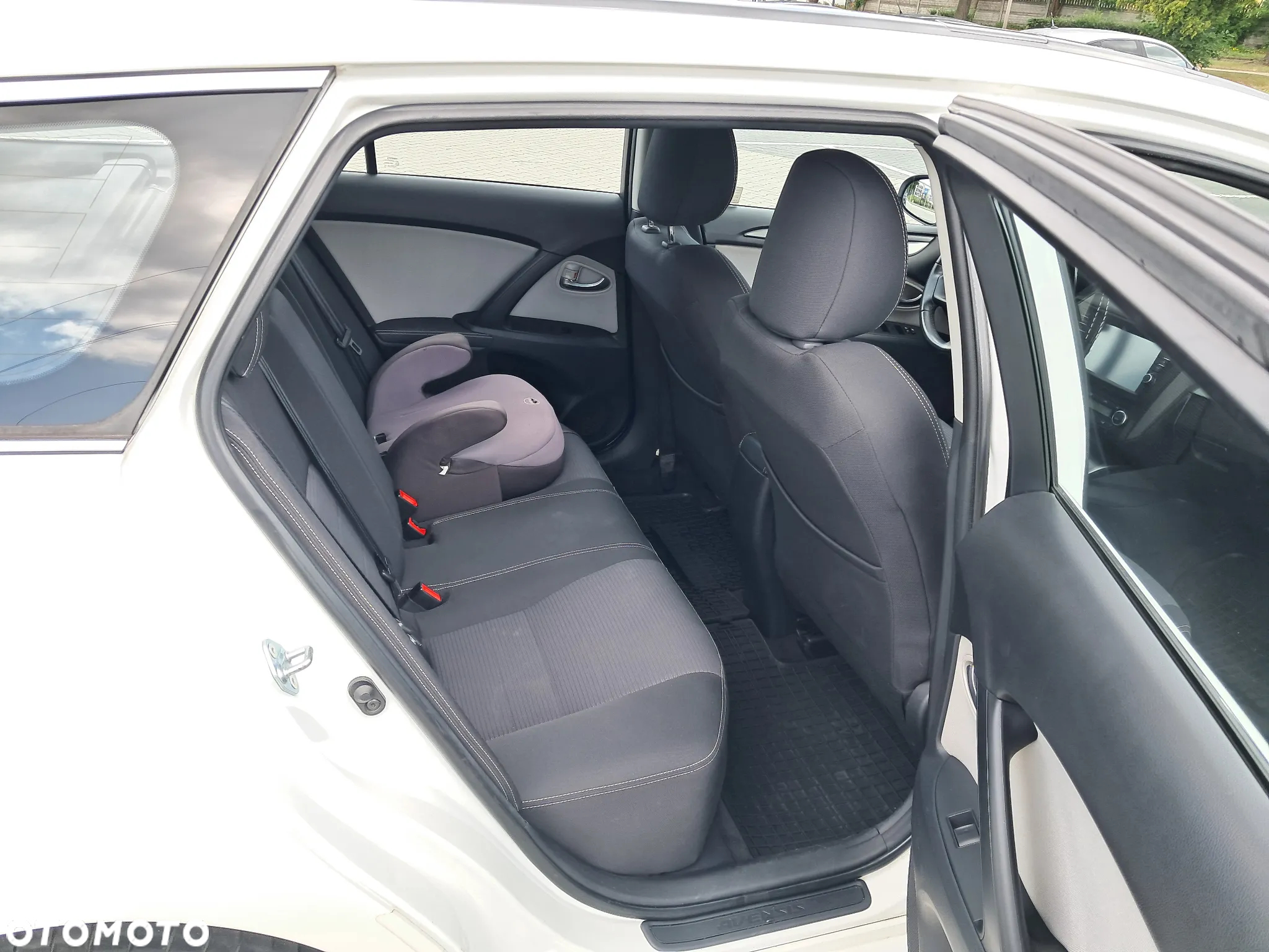 Toyota Avensis 2.0 D-4D Premium - 9