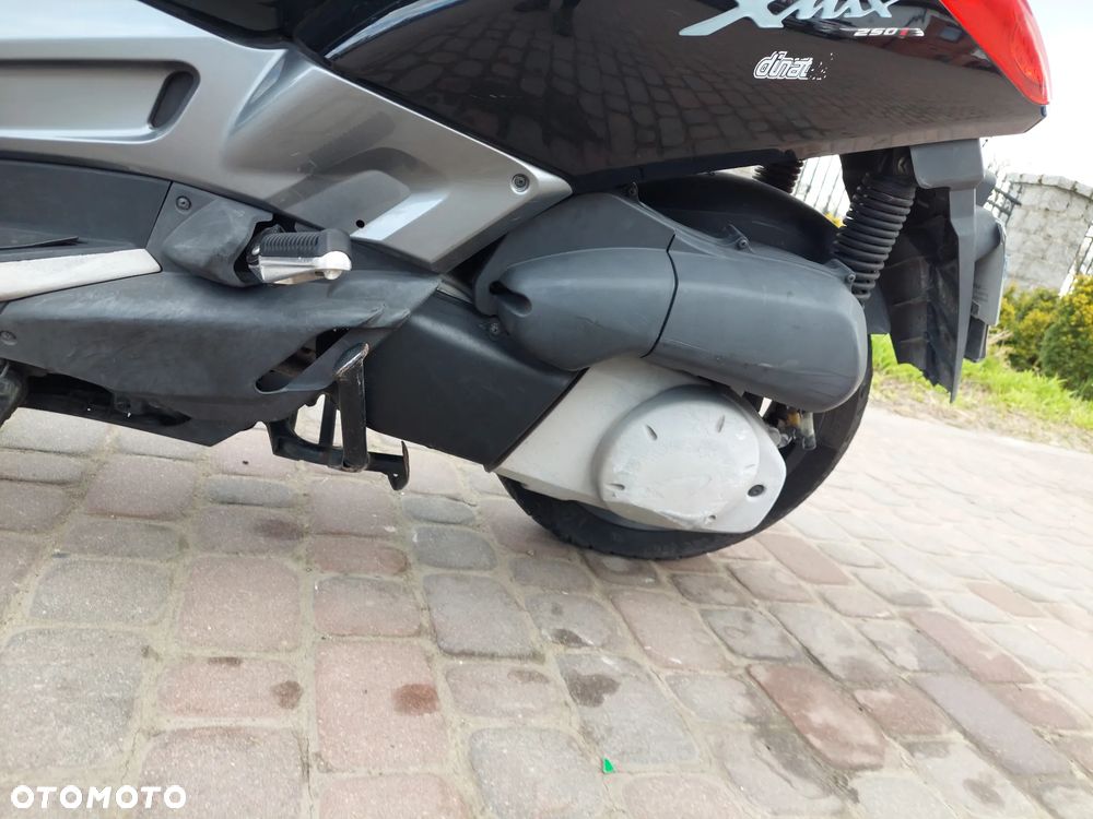 Yamaha X-max - 11