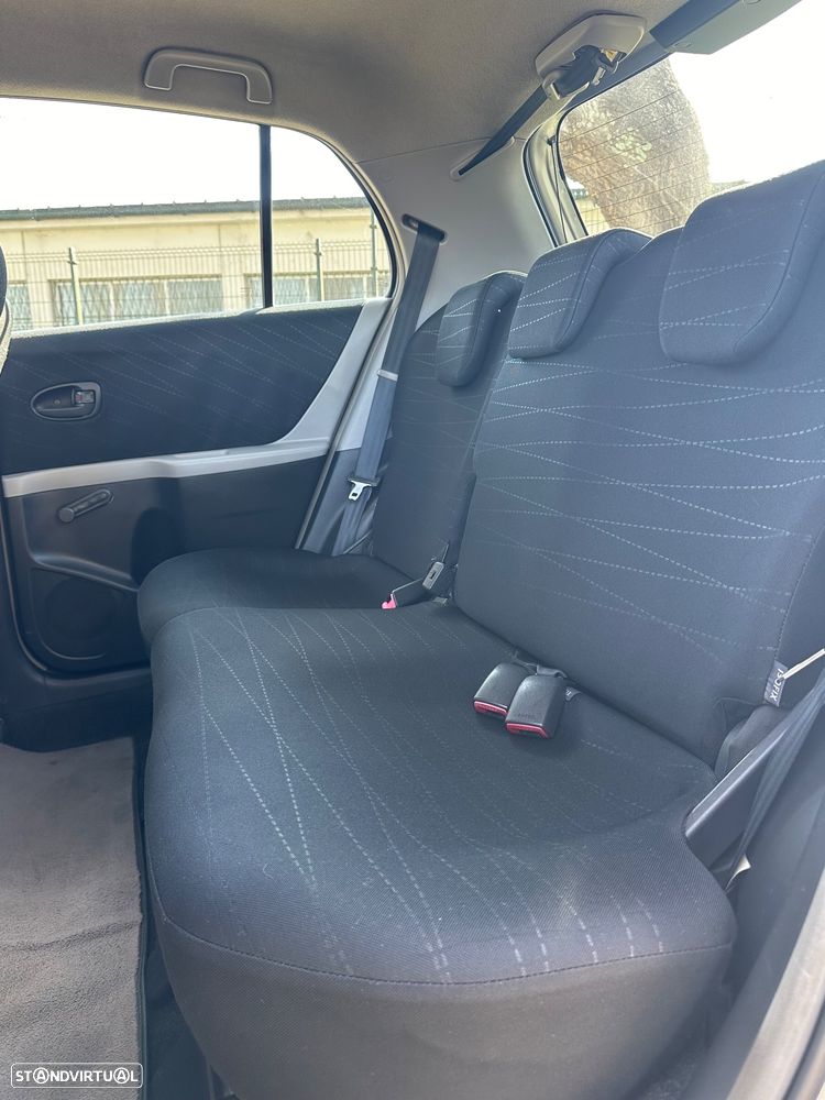 Toyota Yaris 1.0 VVT-i AC - 29