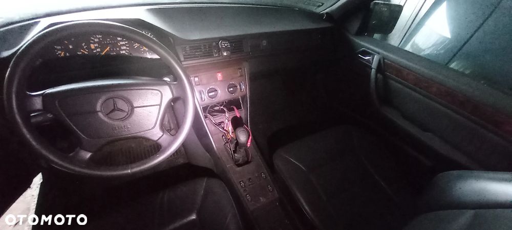 Mercedes-Benz W124 (1984-1993) - 22