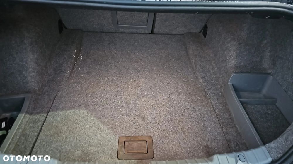 BMW Seria 3 318i - 11