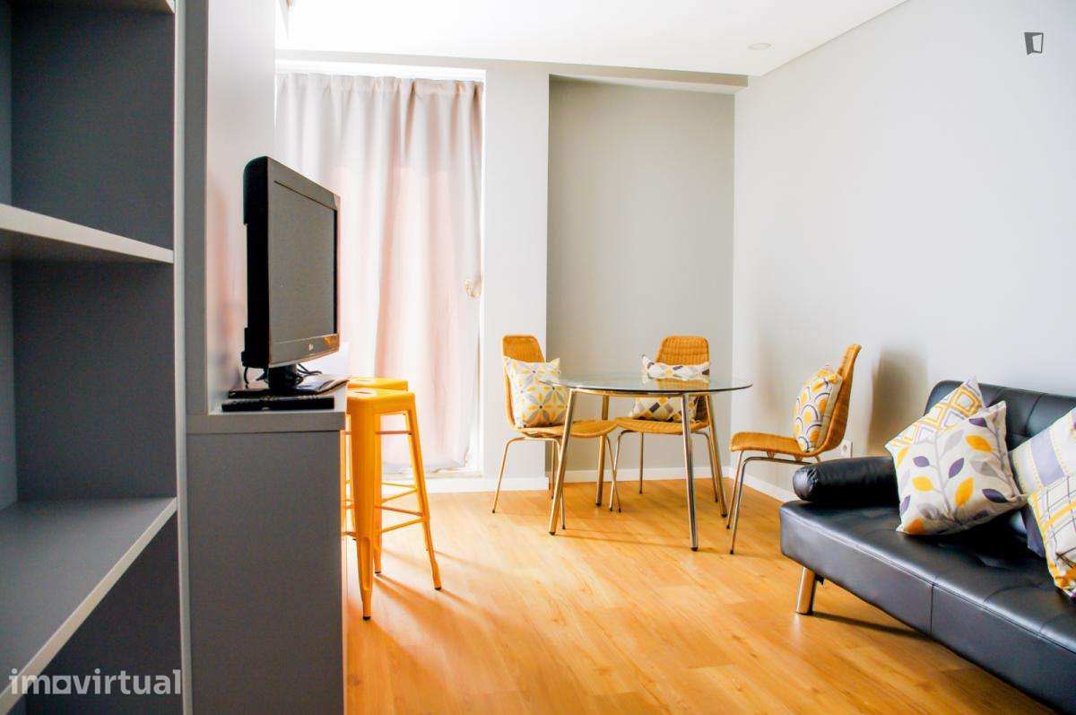 Apartamento com 1 quartos - localizado em Paranhos Porto - Grande imagem: 4/35