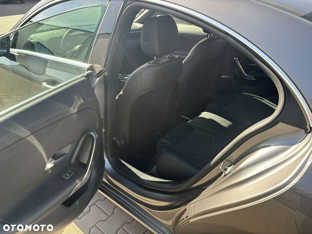 Mercedes-Benz CLA 180 7G-DCT Progressive - 20