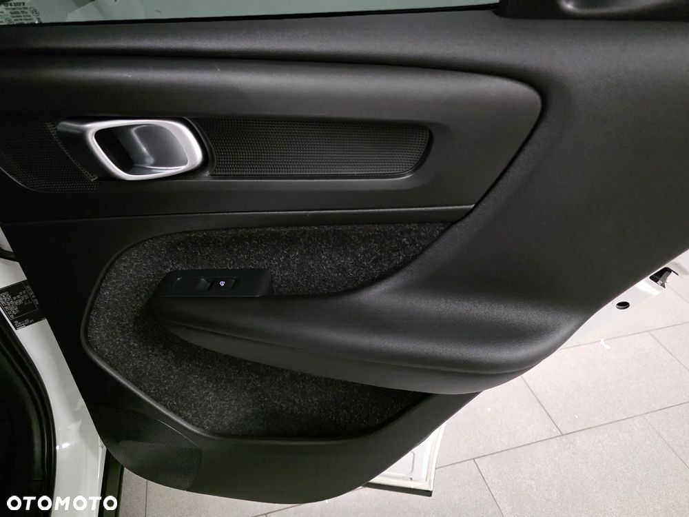 Volvo XC 40 D3 SCR R-Design - 24