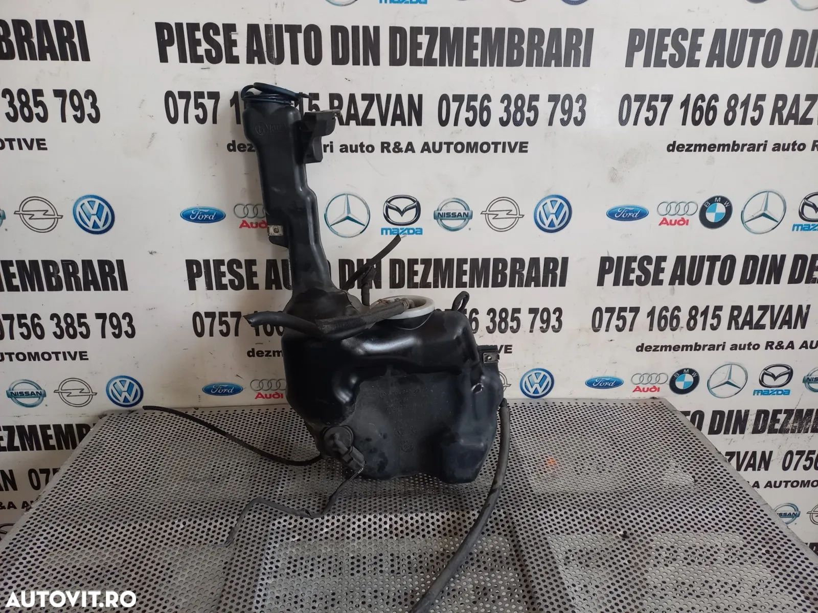 Bidonas Vas Lichid Parbriz Stropgel Mercedes C Class W204 Facelift Cu Spalatoare Far An 2011-2012-2 - 1