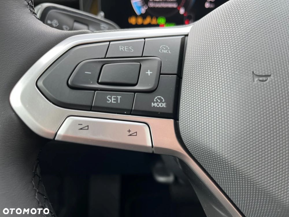 Volkswagen T-Roc 1.5 eTSI Trend DSG - 26