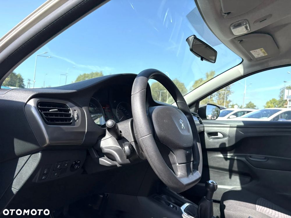 Peugeot 301 1.2 Pure Tech Access - 10