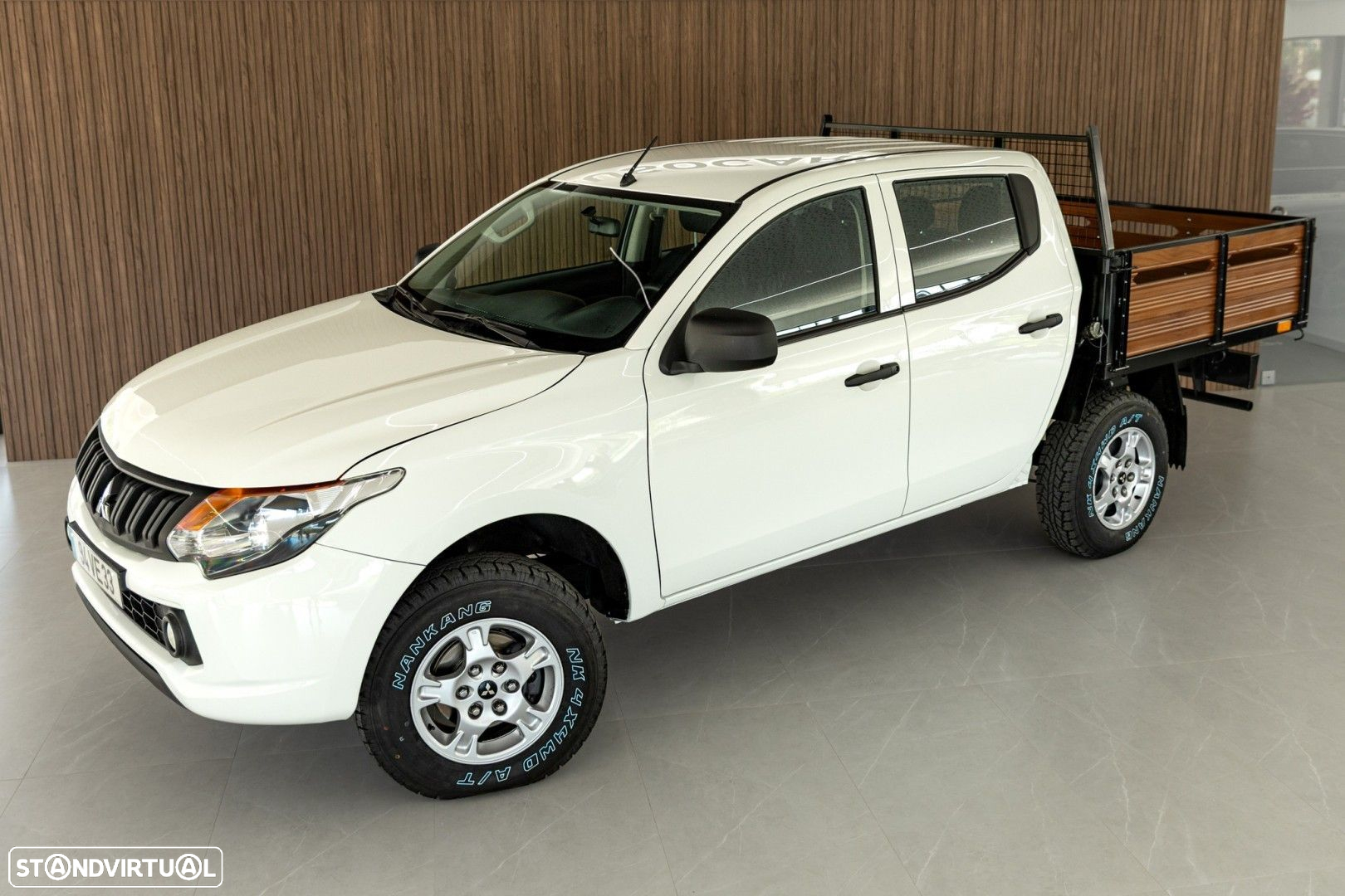 Mitsubishi L200 2.4 DI-D CD Invite 4WD - 23
