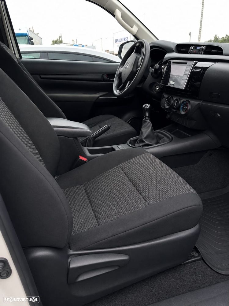 Toyota Hilux 2.4 d-4D 4X2 CS - 10