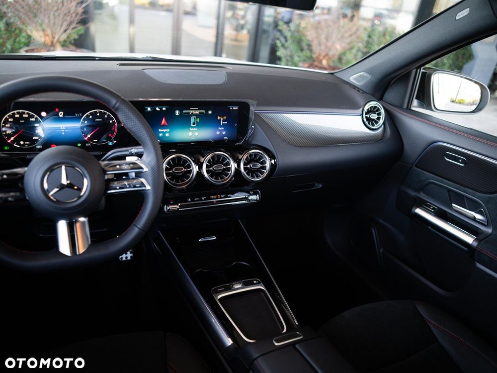 Mercedes-Benz GLA - 15