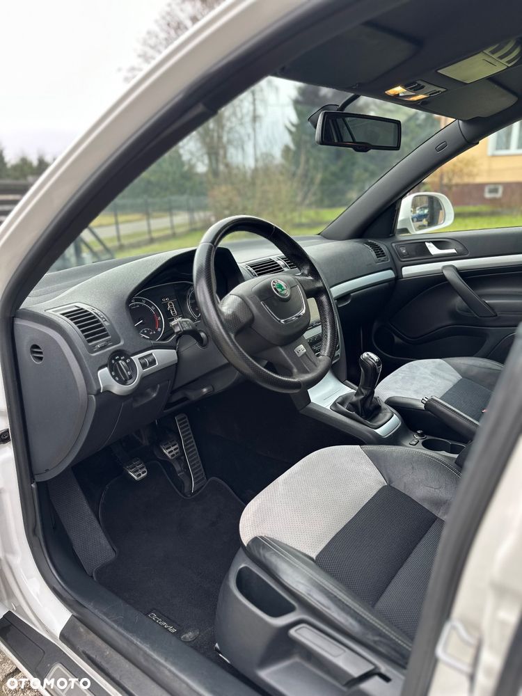 Skoda Octavia 2.0 TSI RS - 14