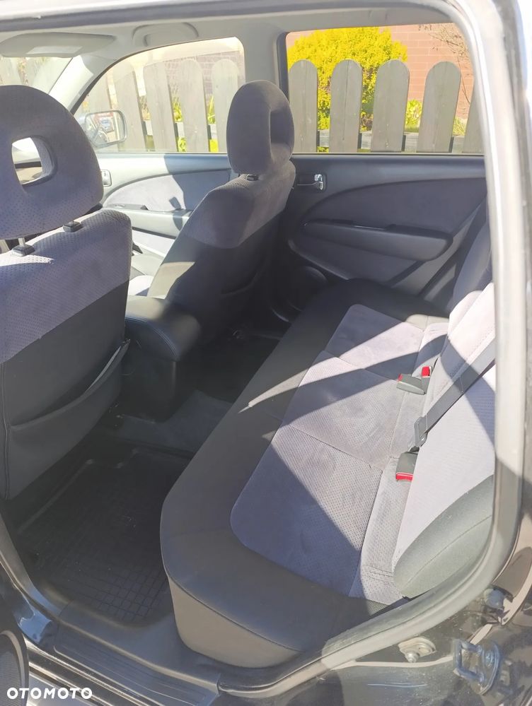 Mitsubishi Outlander 2.0 Comfort 4WD - 2