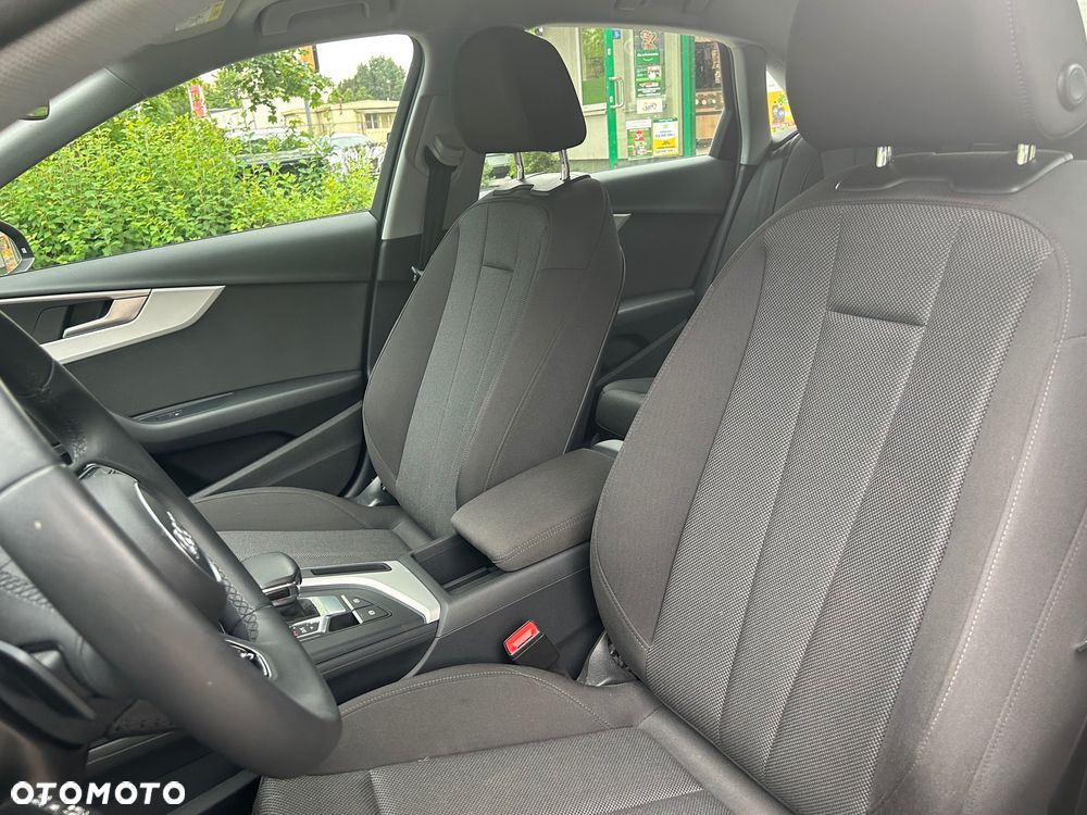 Audi A4 Limousine 35 TFSI mHEV Advanced S tronic - 12