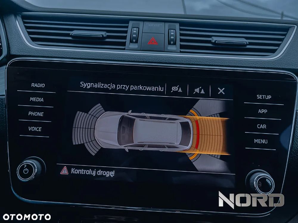 Skoda Superb 2.0 TDI Ambition DSG - 25