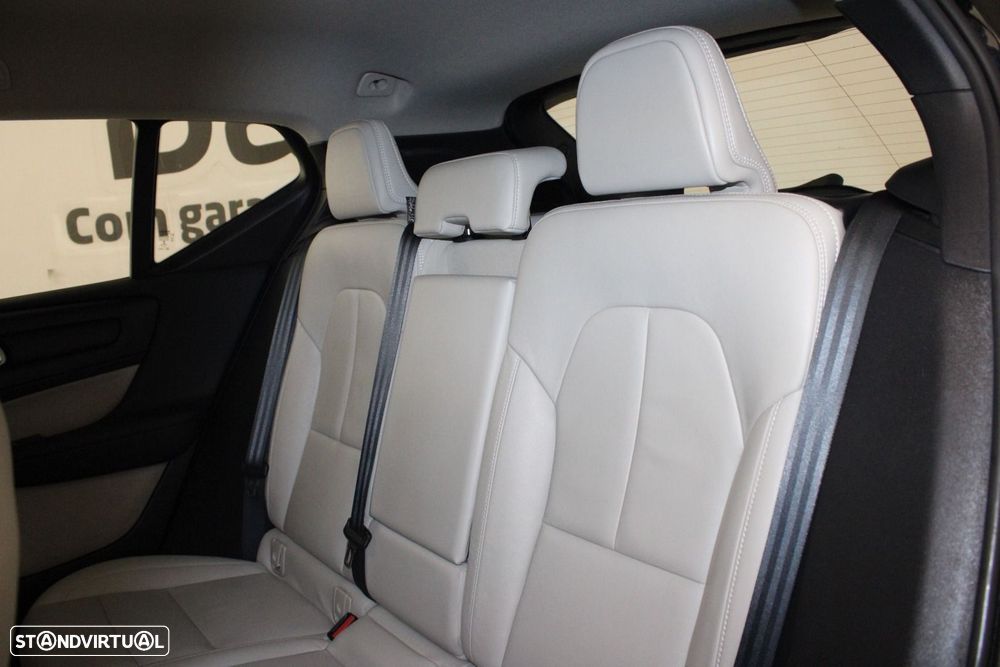 Volvo XC 40 2.0 D3 Momentum Plus Geartronic — fotografia 30