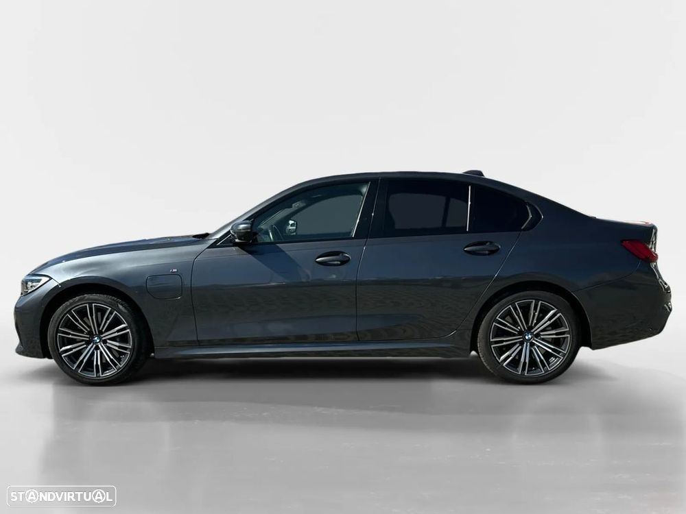 BMW 330 e Line Sport Auto - 3