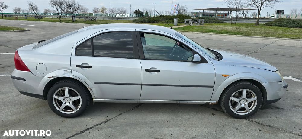 Ford Mondeo 1.8 Ghia - 6